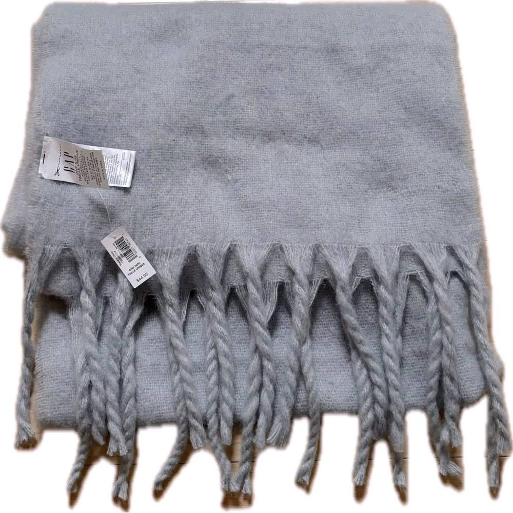 NWT GAP Soft Gray Scarf with Fringe